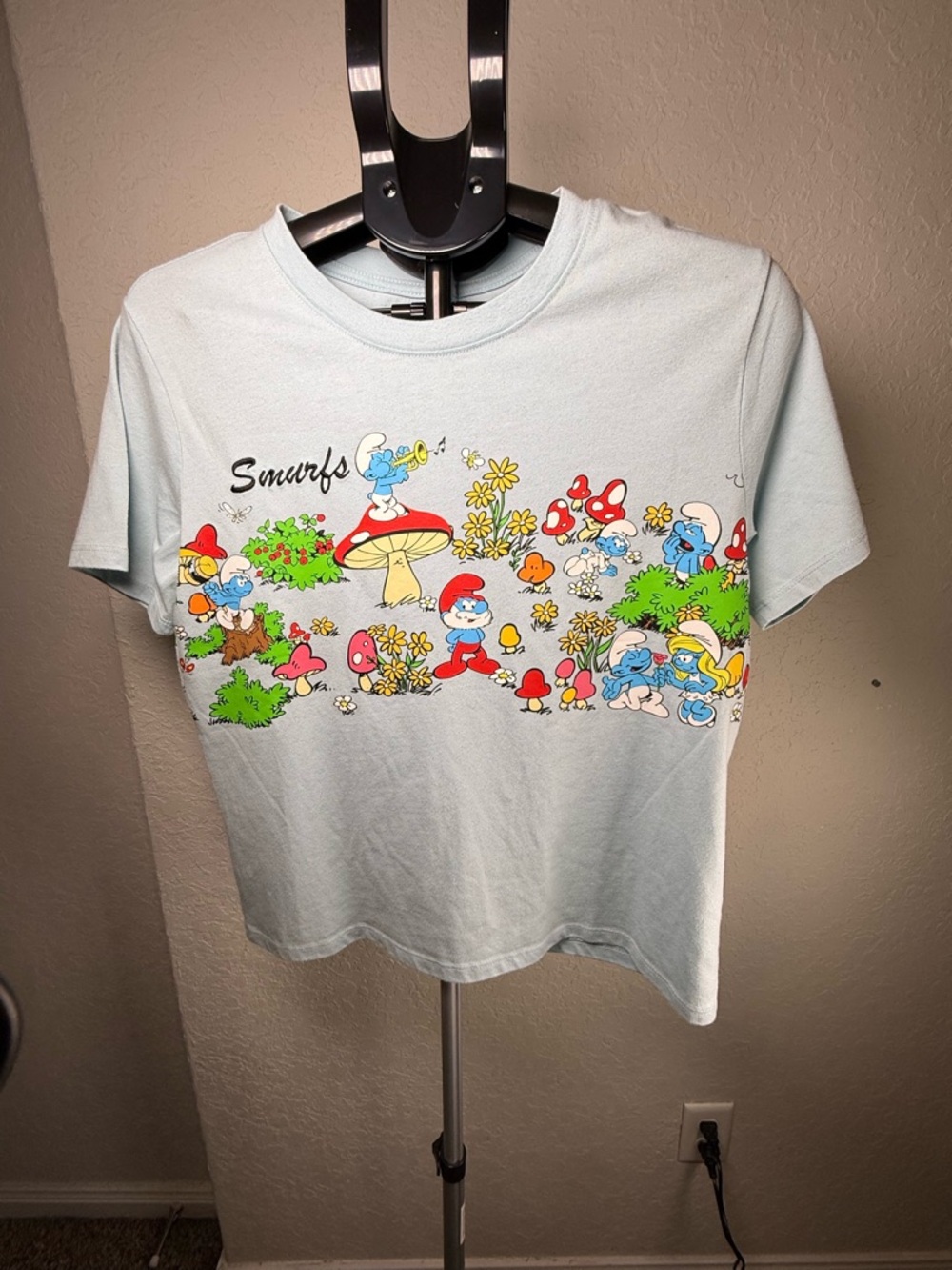 BoxLunch The Smurfs Graphic Tee Women’s Medium Blue Mushroom Scene NWT